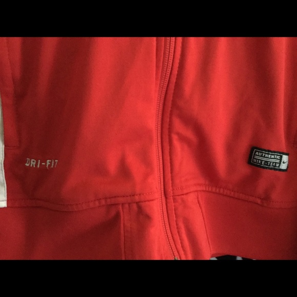 Red Nike jacket - Picture 3 of 3